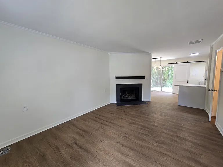 118 Chaucer Ct — Photo 4