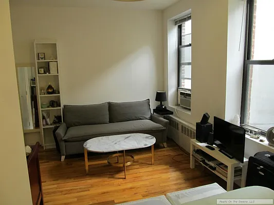 Rented by Realty on the Greene | media 24