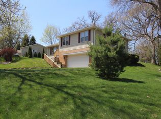 817 Crestwood Dr, Burlington, WI 53105