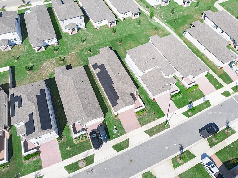520 Kennedy Dr — Photo 35