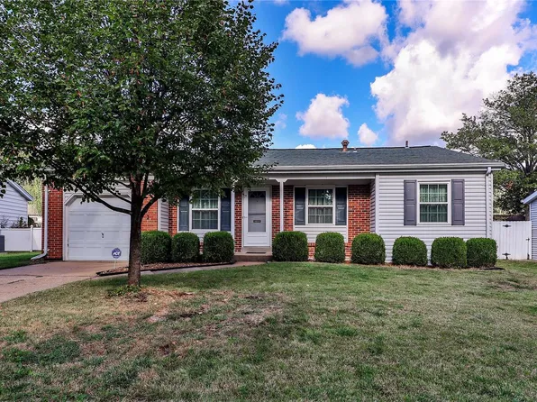 511 Foxtrail Dr, Hazelwood, MO 63042