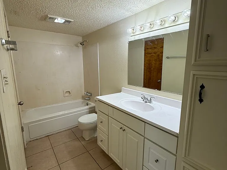 8216B Governor Dr — Photo 14