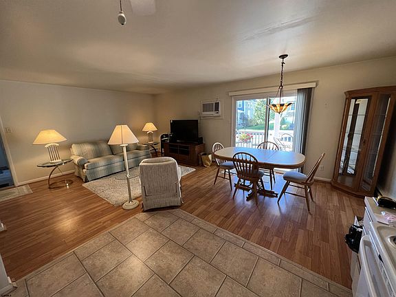 3rd image of 1217 Simpson Ave