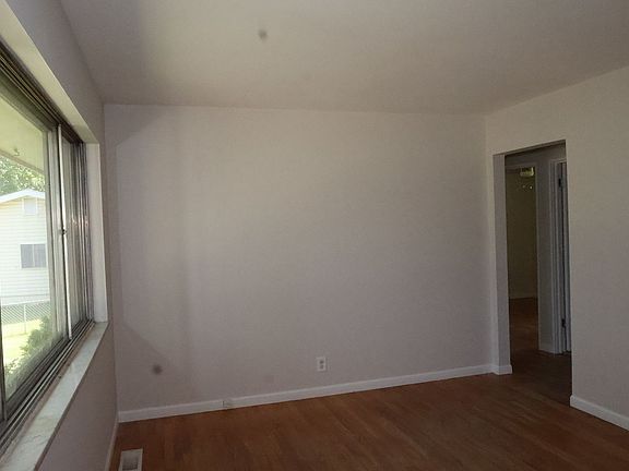 3rd image of 414 S Cadillac Dr