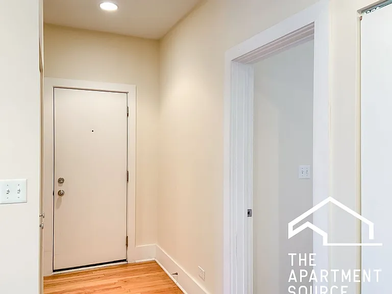 3453 N Wolcott Ave #3 — Photo 7