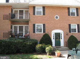 3874 Lyndhurst Dr APT 301, Fairfax, VA 22031