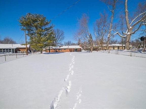 4th image of 2464 Banyon Dr