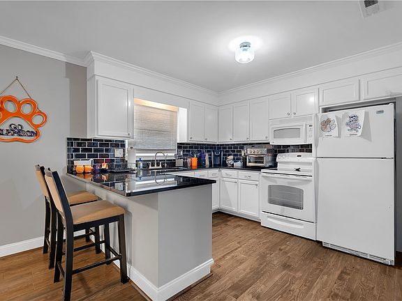 2nd image of 917 Georgetown St