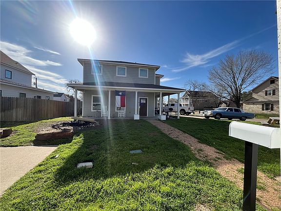 2nd image of 300 Park Pl