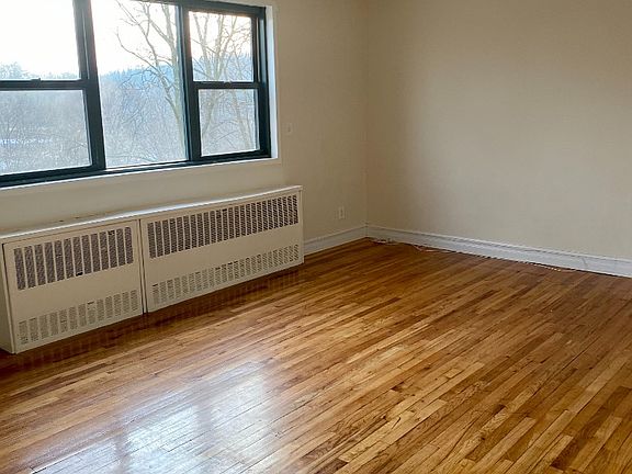 4th image of 81 Beacon Hill Dr