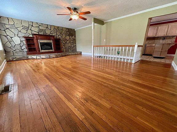 2nd image of 743 Luwana Dr