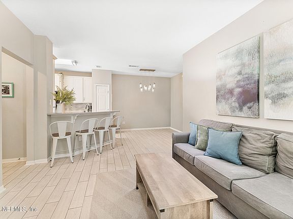 3rd image of 13703 RICHMOND PARK Drive N #2704