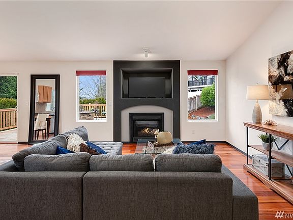Warm & inviting gas fireplace in the living room.