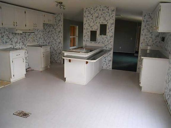 3rd image of 124 Pellerin Rd