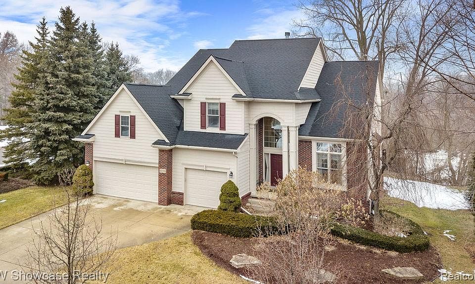 6150 Strawberry Cir Commerce Township Mi 48382 Zillow