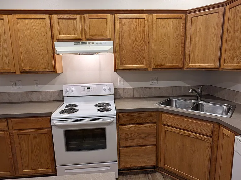 Halsey East Townhomes — Photo 54