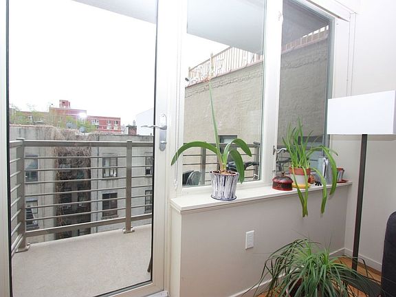 2nd image of 170 E 112th St APT 5D