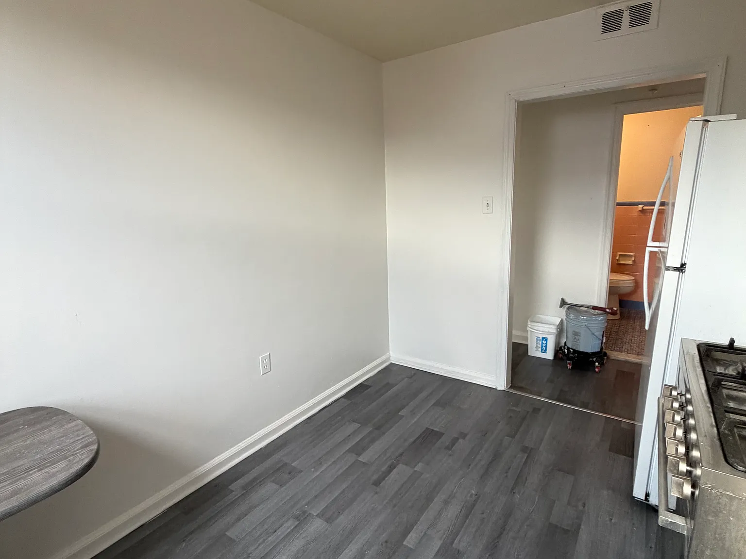 2 bed, 800 sqft, $1,200 — Photo 3