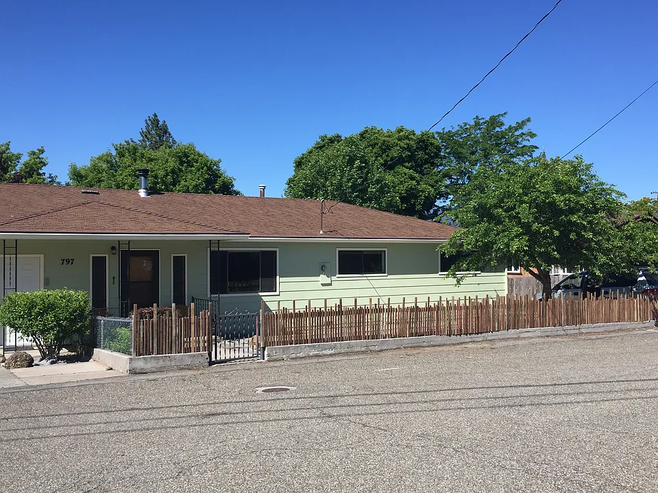 797 Como St
