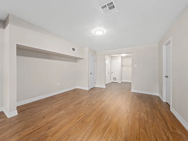 11700 N Oak St — Photo 15