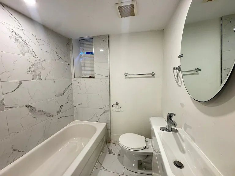 5 Balmoral Ave S #1 — Photo 5