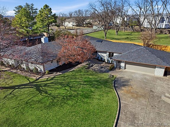 2nd image of 2425 E 53rd St