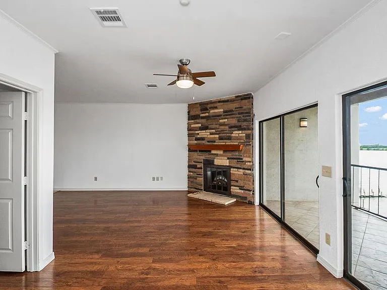 401 Lakeside Ln #311 — Photo 10