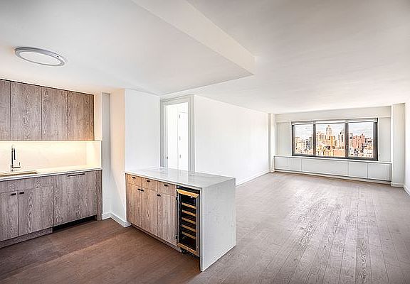 3rd image of 220 E 72nd St APT 9C