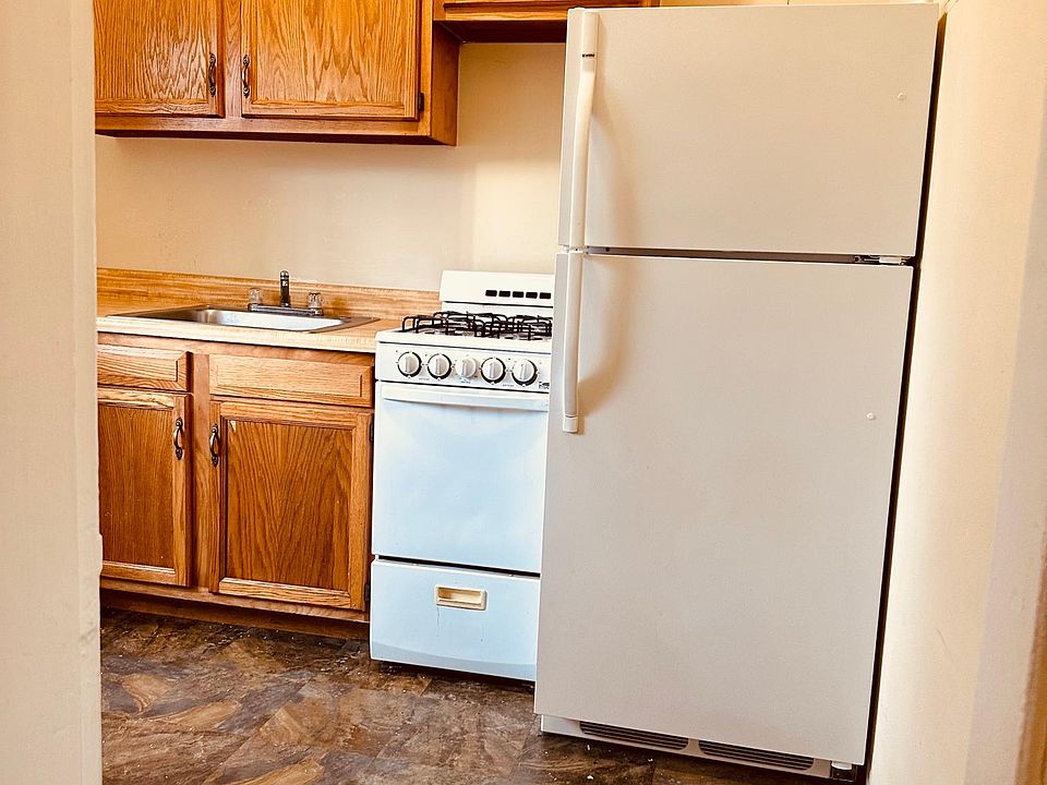 1st image of 102 Prospect St #1