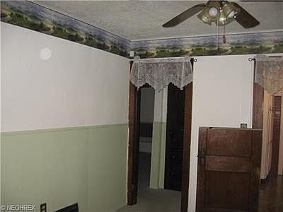 3rd image of 854 Kelly Ave