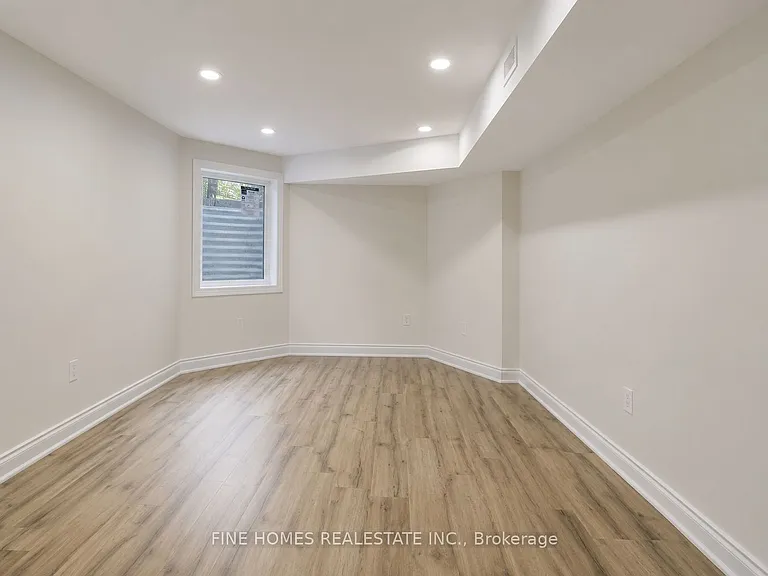 132 Purcell Cres #LOWER — Photo 5