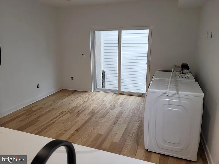 223 E Girard Ave #1R — Photo 6