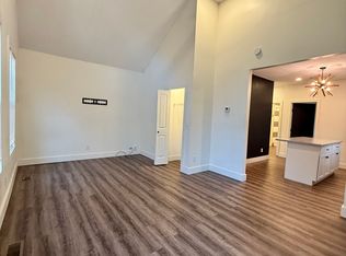 2100 W 44th St #2, Cleveland, OH