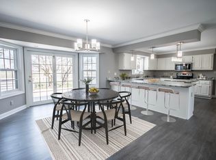 4410 W Meadow Cir W, Mequon, WI 53092