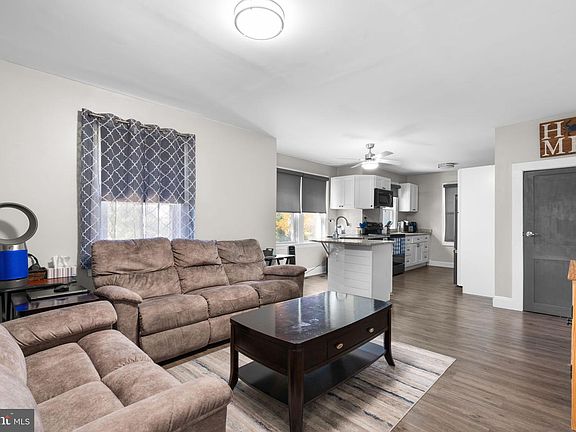 4th image of 3214 Clarinda Ave
