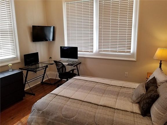 4th image of 2513 Joliet St