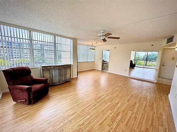 4th image of 1100 Saint Charles Pl APT 411