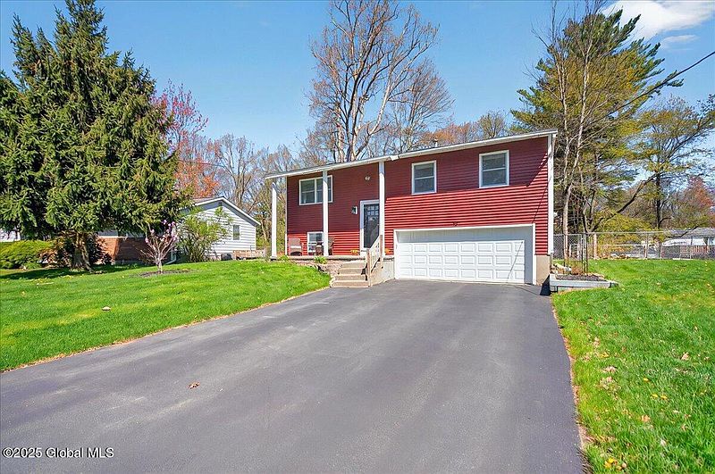 2nd image of 52 Curt Boulevard
