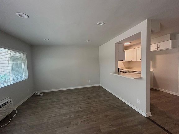 4th image of 15034 Burbank Blvd APT 3