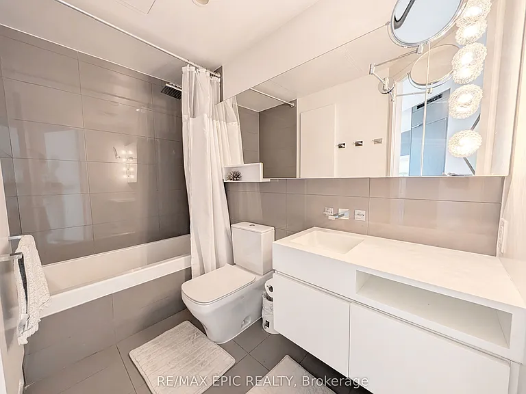 45 Charles St E #2309 — Photo 8