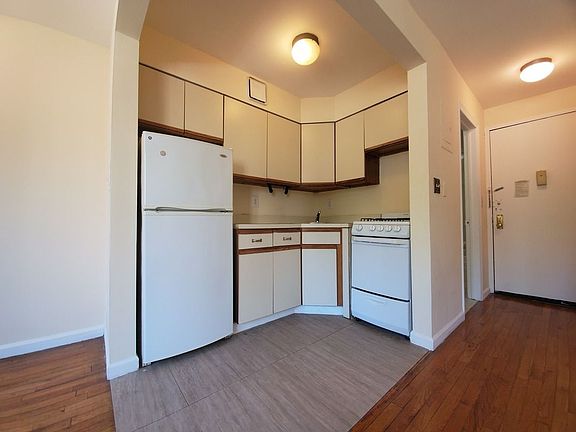 3rd image of 73 Cooper St APT 3A