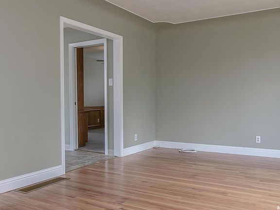 5th image of 430 Oakwood Ct