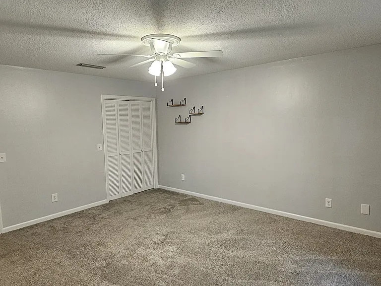 605 Melbourne Dr — Photo 14