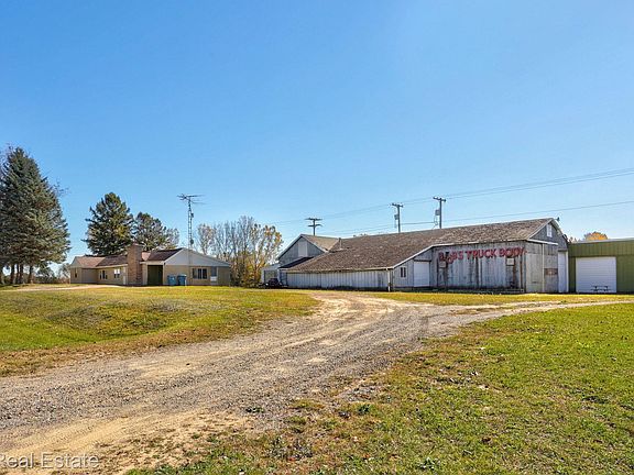 3rd image of 4565 Birch Run Rd