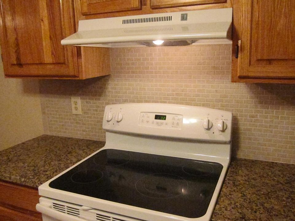 Kitchen range and hood