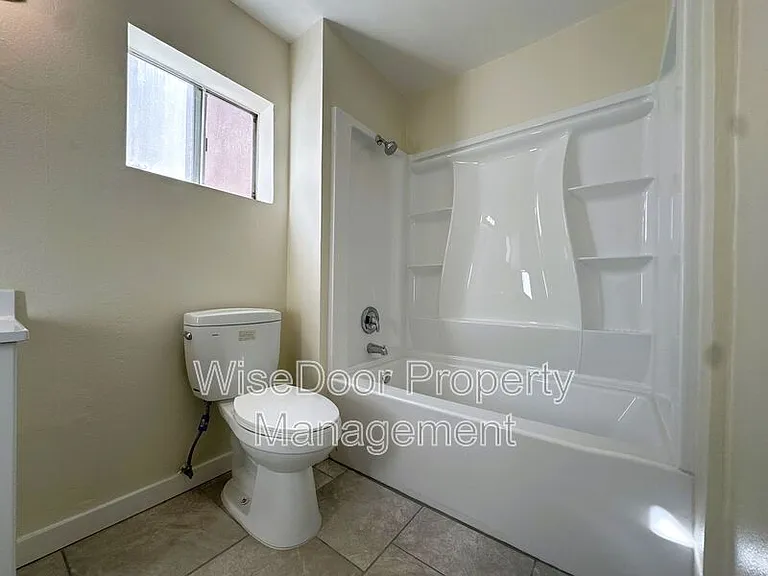 450 E 4th St #311 — Photo 16