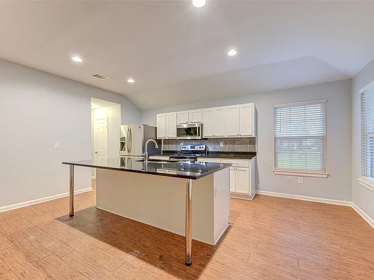 503 W Linney St — Photo 15