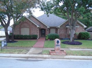 1221 Spargercrest Dr, Bedford, TX 76021