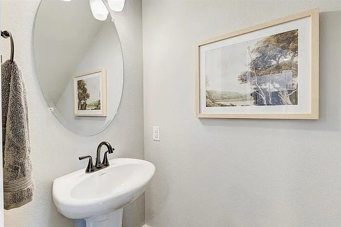 3901 Constantine Dr — Photo 12