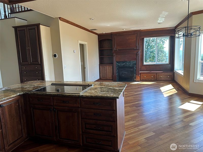 4th image of 444 Sommerset Road
